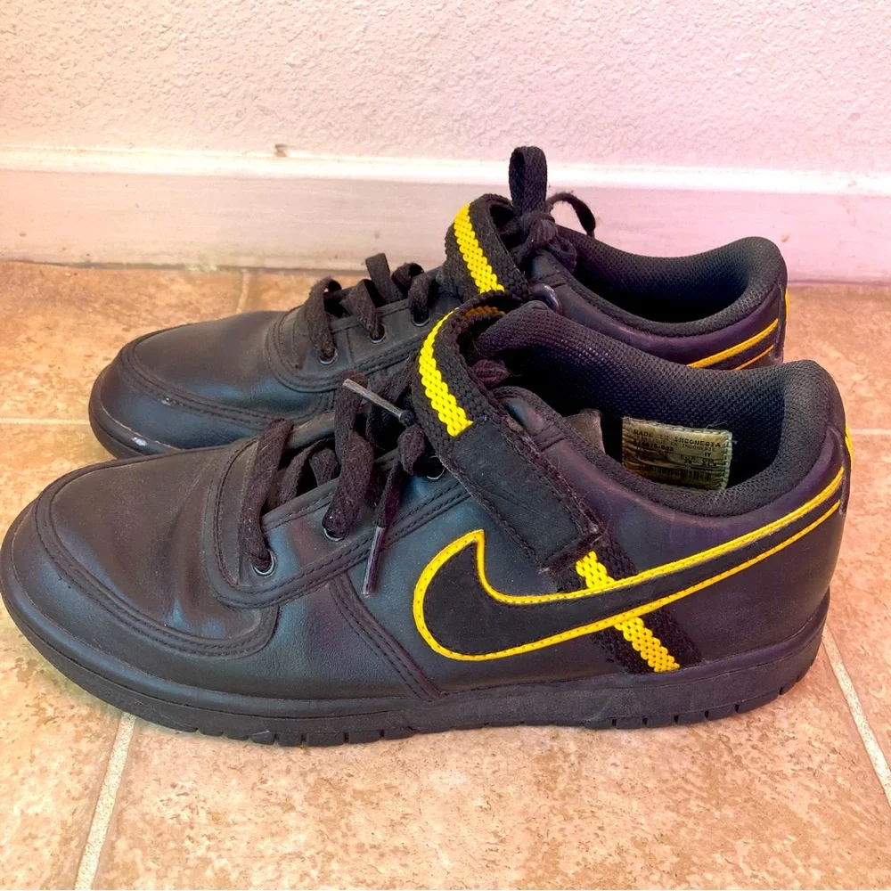 Nike Low Top Size 6.5Y Black & Yellow